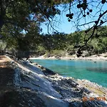 Villa Sealodge: Luxurious Beachfront With Private Pool And Sea Views Rogac