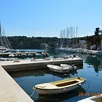 Sealodge: Luxurious Beachfront With Private Pool And Sea Views Rogac