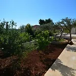Sealodge: Luxurious Beachfront With Private Pool And Sea Views * Rogac