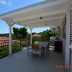 Villa Sealodge: Luxurious Beachfront With Private Pool And Sea Views Rogac