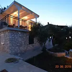 Sealodge: Luxurious Beachfront With Private Pool And Sea Views * Rogac