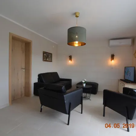 Sealodge: Luxurious Beachfront With Private Pool And Sea Views *