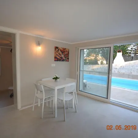 וילה Dreamlodge - Luxe Dalmatian Villa, Private Pool, Parking, Mooring, Breathtaking Sea & Mountain View, At 150 M From Idyllic Private *