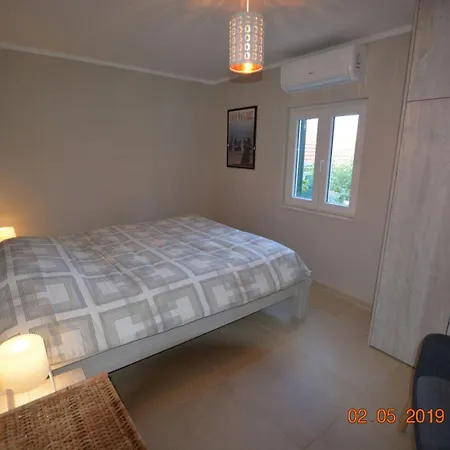 Sealodge: Luxurious Beachfront With Private Pool And Sea Views Rogac