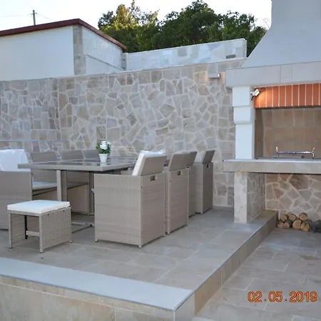 Villa Dreamlodge - Luxe Dalmatian Villa, Private Pool, Parking, Mooring, Breathtaking Sea & Mountain View, At 150 M From Idyllic Private Rogač