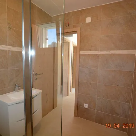 Villa Sealodge: Luxurious Beachfront With Private Pool And Sea Views Rogac