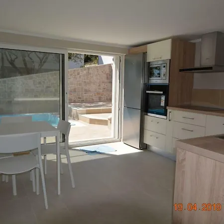 Villa Sealodge: Luxurious Beachfront With Private Pool And Sea Views *