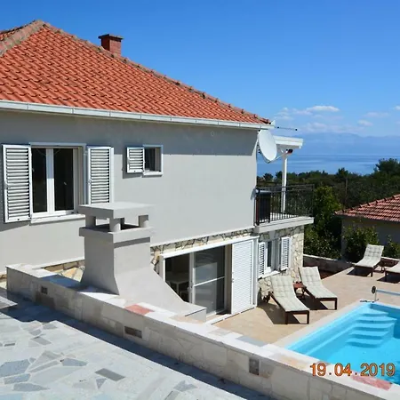 Villa Dreamlodge - Luxe Dalmatian Villa, Private Pool, Parking, Mooring, Breathtaking Sea & Mountain View, At 150 M From Idyllic Private Rogač
