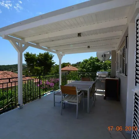 Villa Dreamlodge - Luxe Dalmatian Villa, Private Pool, Parking, Mooring, Breathtaking Sea & Mountain View, At 150 M From Idyllic Private Rogač