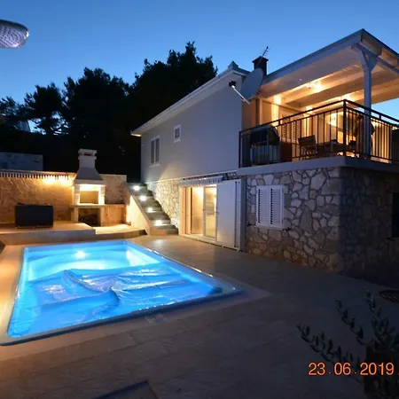 Sealodge: Luxurious Beachfront With Private Pool And Sea Views