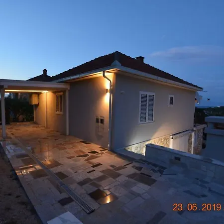 Villa Dreamlodge - Luxe Dalmatian Villa, Private Pool, Parking, Mooring, Breathtaking Sea & Mountain View, At 150 M From Idyllic Private *