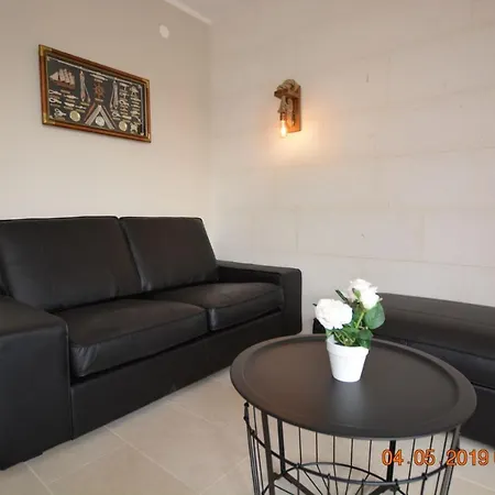Sealodge: Luxurious Beachfront With Private Pool And Sea Views * Rogac