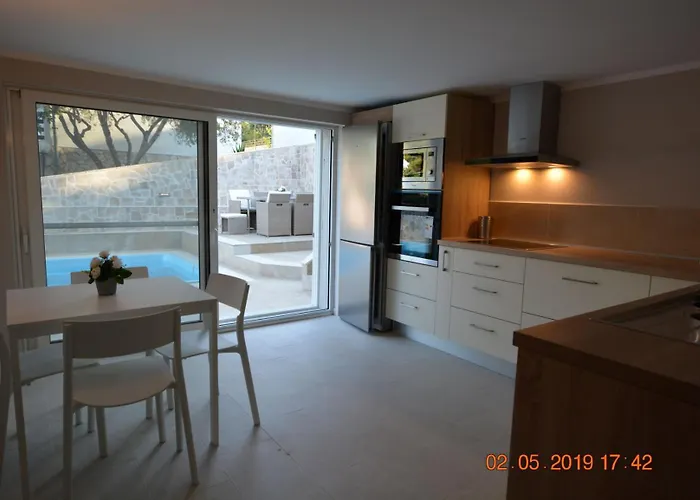 Dreamlodge - Luxe Dalmatian Villa, Private Pool, Parking, Mooring, Breathtaking Sea & Mountain View, At 150 M From Idyllic Private וילה Rogač