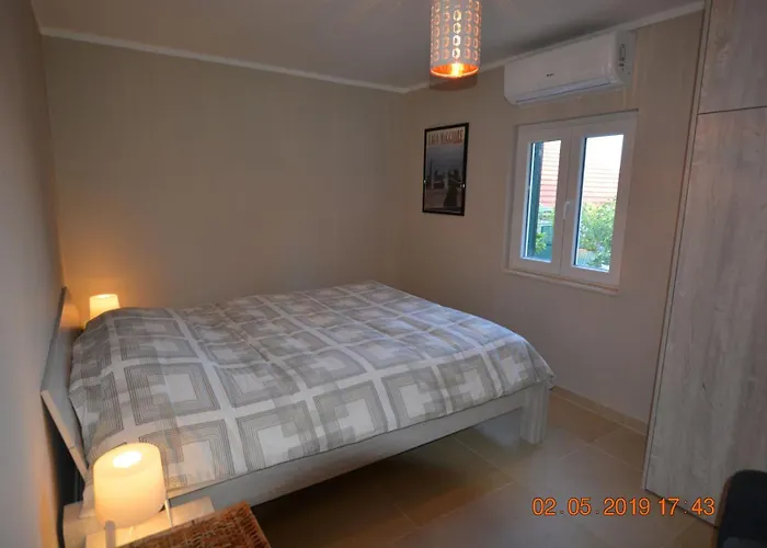 Dreamlodge - Luxe Dalmatian Villa, Private Pool, Parking, Mooring, Breathtaking Sea & Mountain View, At 150 M From Idyllic Private וילה *