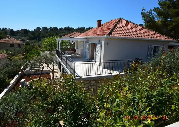 Dreamlodge - Luxe Dalmatian Villa, Private Pool, Parking, Mooring, Breathtaking Sea & Mountain View, At 150 M From Idyllic Private *