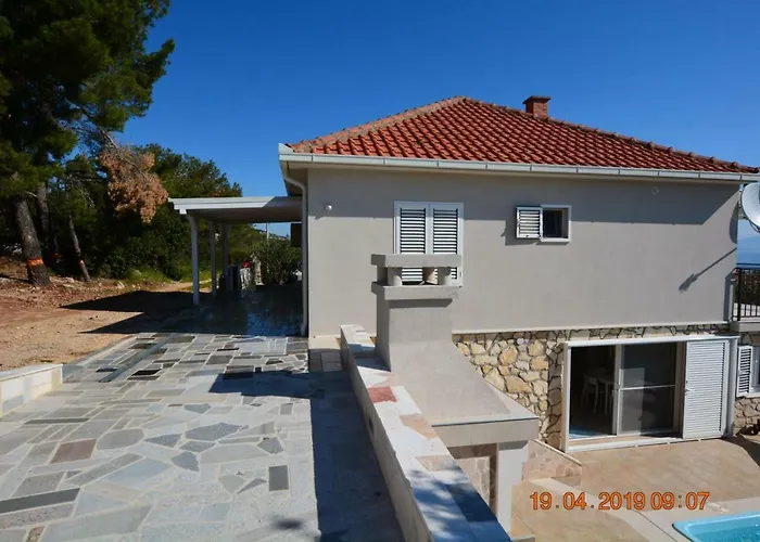 Dreamlodge - Luxe Dalmatian Villa, Private Pool, Parking, Mooring, Breathtaking Sea & Mountain View, At 150 M From Idyllic Private Rogač