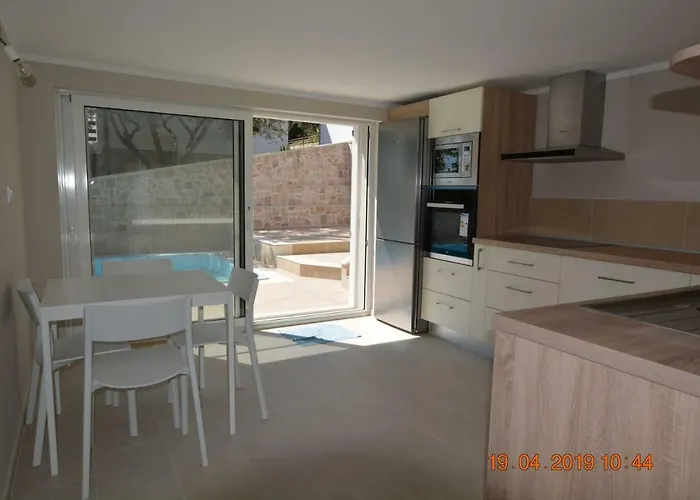 וילה Dreamlodge - Luxe Dalmatian Villa, Private Pool, Parking, Mooring, Breathtaking Sea & Mountain View, At 150 M From Idyllic Private *