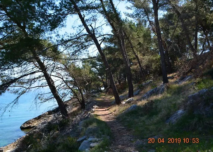 Dreamlodge - Luxe Dalmatian Villa, Private Pool, Parking, Mooring, Breathtaking Sea & Mountain View, At 150 M From Idyllic Private וילה Rogač