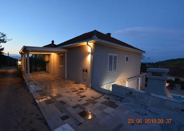וילה Dreamlodge - Luxe Dalmatian Villa, Private Pool, Parking, Mooring, Breathtaking Sea & Mountain View, At 150 M From Idyllic Private *